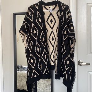 Cute fringed patterned cardigan!